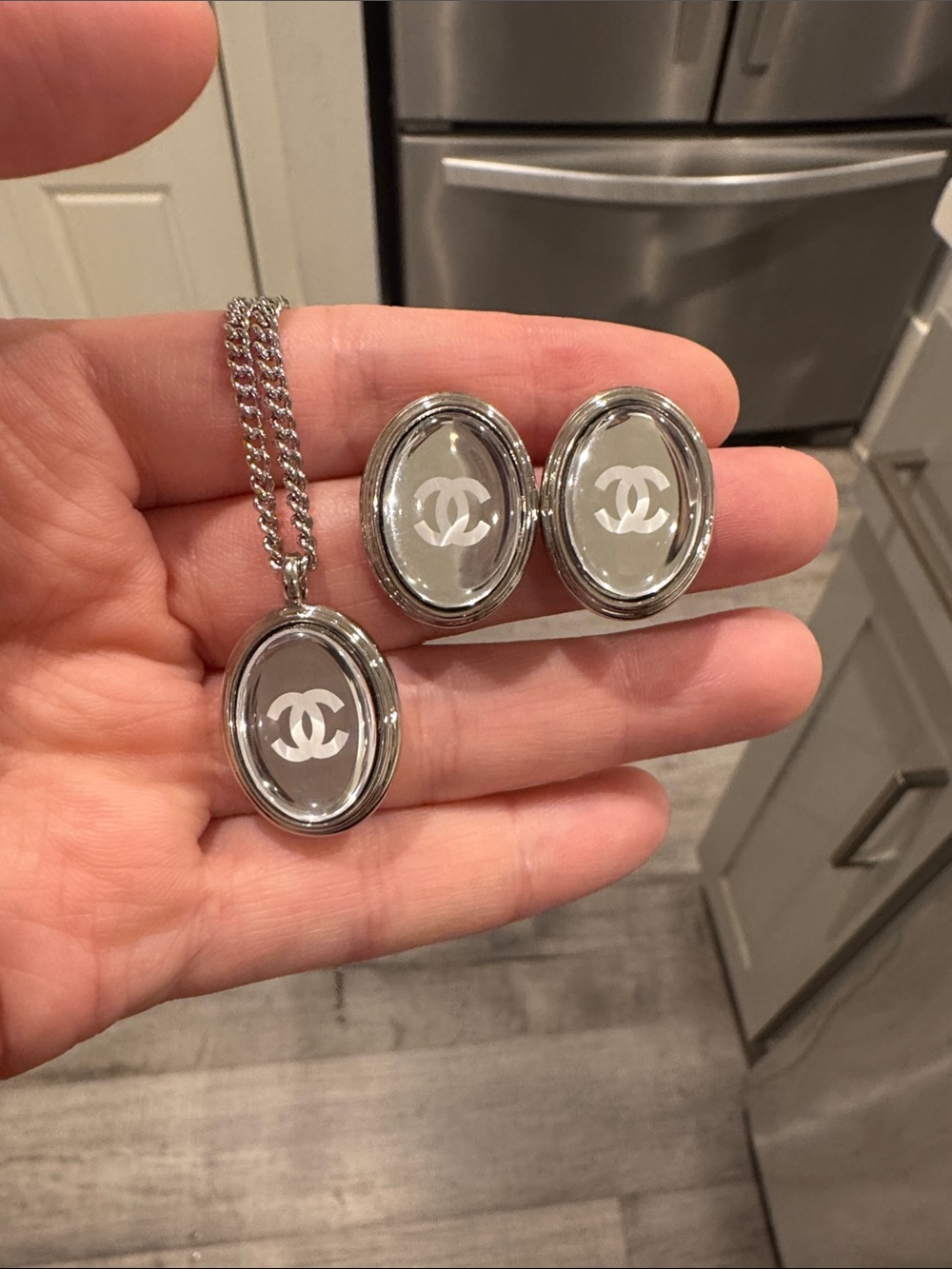 Mirror Oval Pendant Necklace & Stud Earrings Set Silver Tone